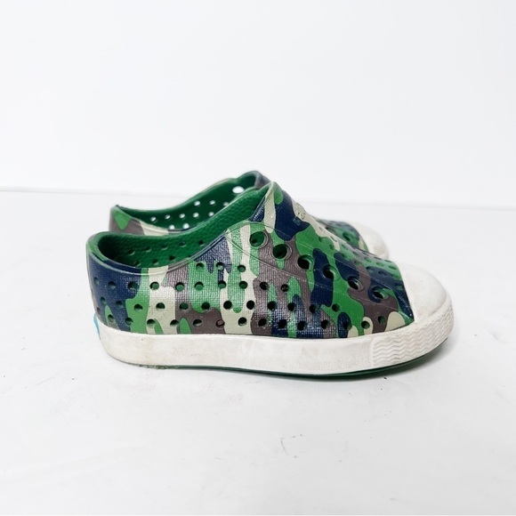 Native Shoes Jefferson Camo Green Rubber Sneakers Size 4 Toddler - Picture 1 of 4